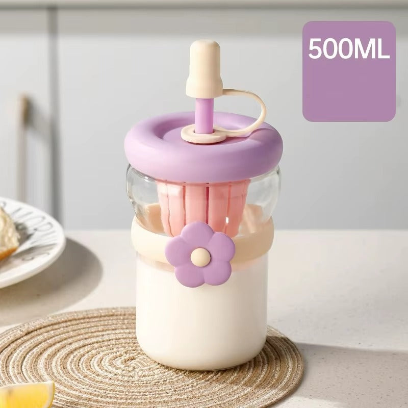 500ml Glass cup (flower-shaped), stylish on-the-go straw cup, cold brew coffee cup, beverage cup with lid and straw, 17 oz/500ml capacity, twinset, suitable for home or office use.